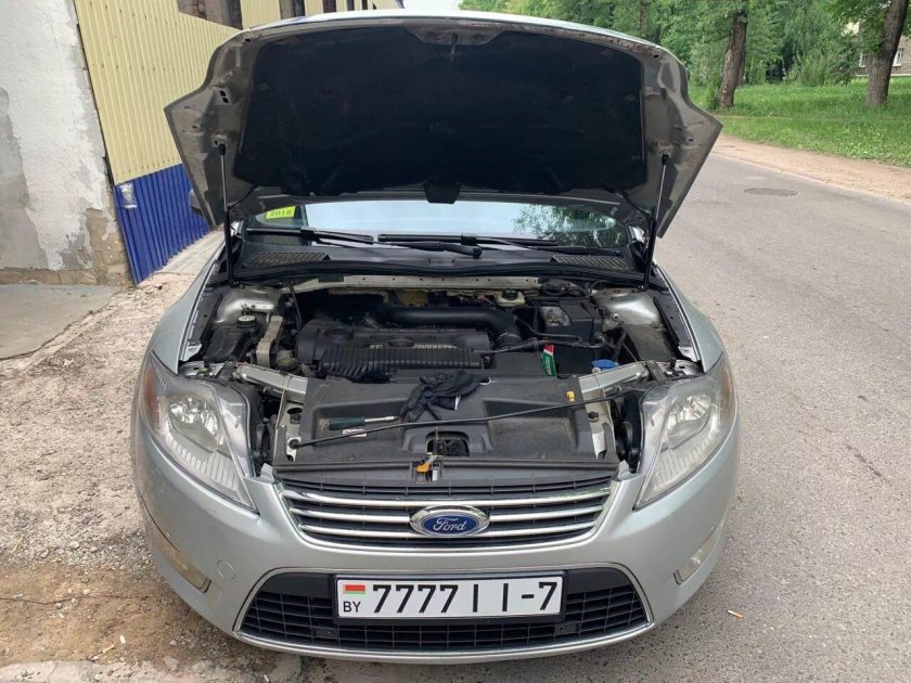 Форд Мондео 2 открытый капот