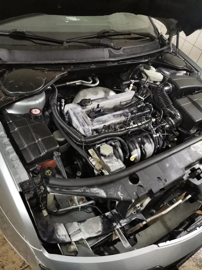 Помыл подкапотку Форд Мондео 3