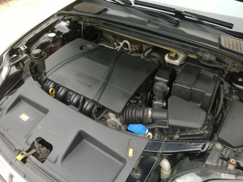 Моторный отсек Форд Мондео 4