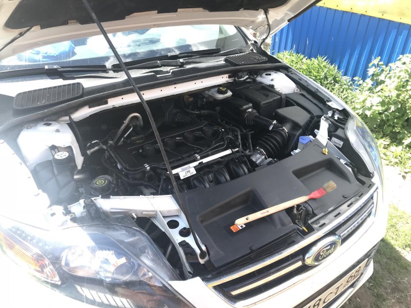 Подкапотное пространство Форд Мондео 4