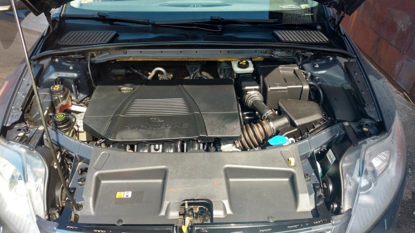 Подкапотное пространство Ford Mondeo