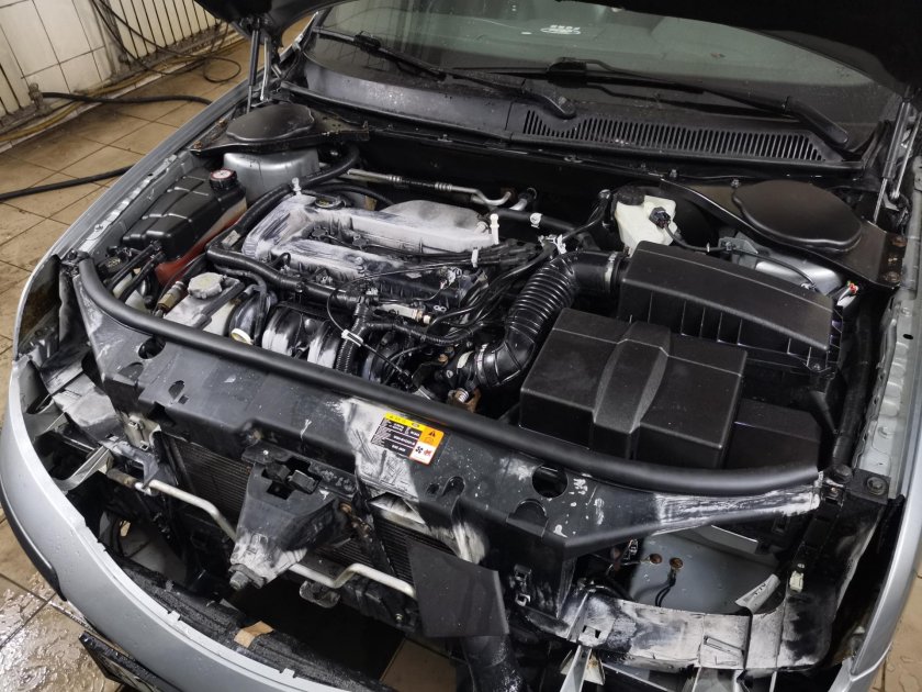 Подкапотное пространство Ford Mondeo