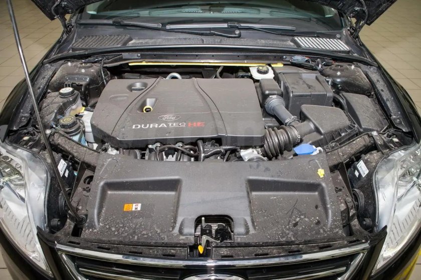 Моторный отсек Форд Мондео 4