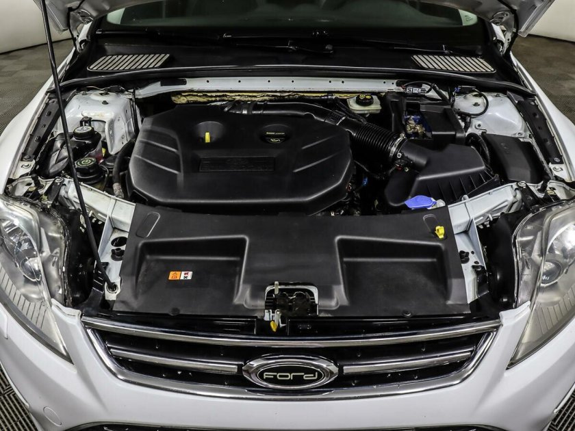 Белый форд мондео