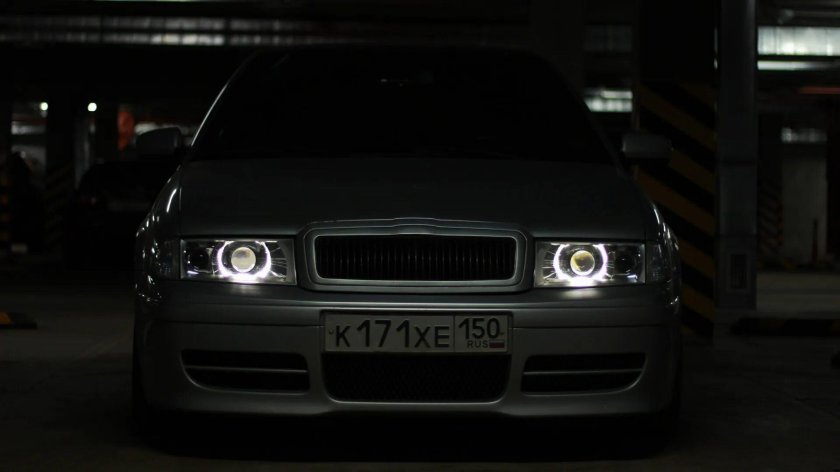 Skoda Octavia Tour ангельские глазки