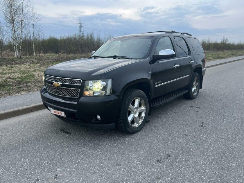 Chevrolet tahoe black 2011