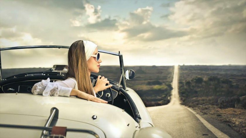 Девушка в кабриолете
