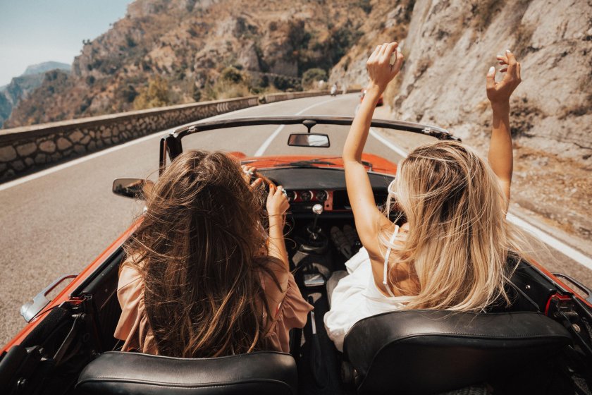 Девушка в кабриолете