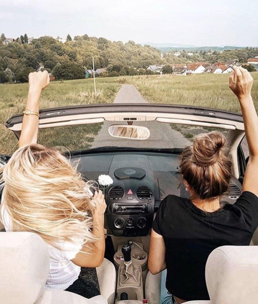 Девушка в кабриолете