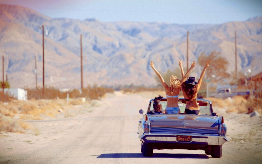 Девушка в кабриолете