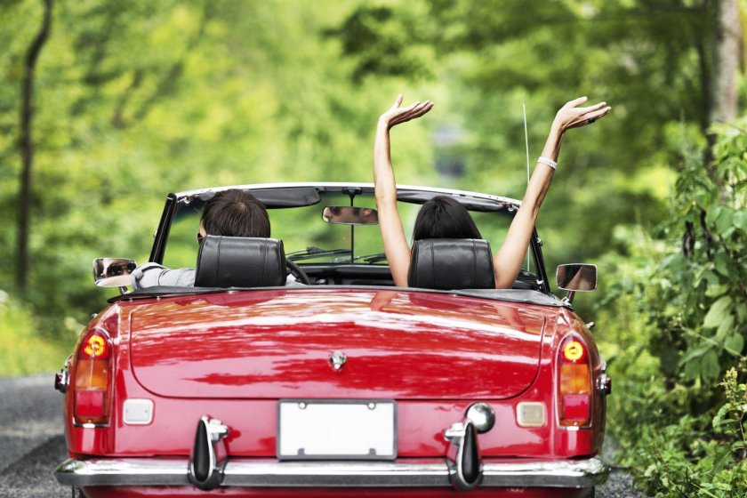 Девушка в кабриолете