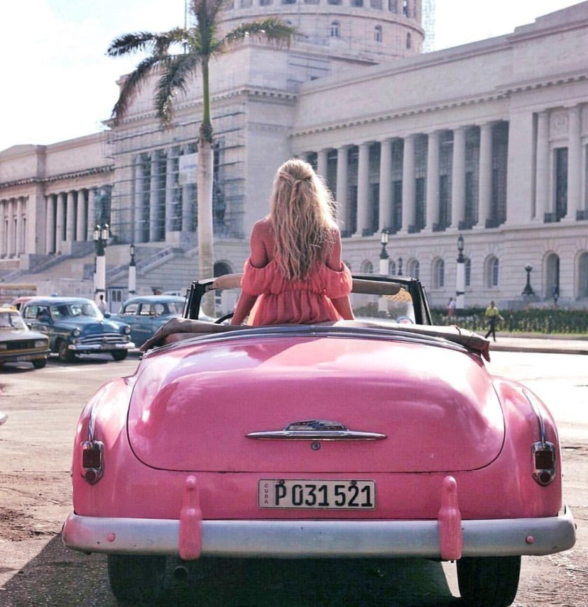 Розовый кабриолет