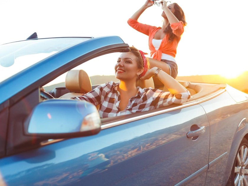 Девушка в кабриолете