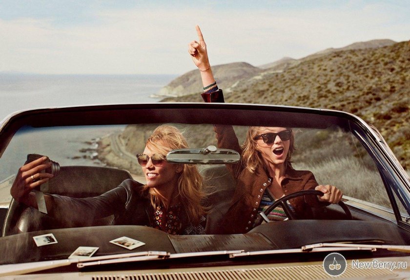 Девушка в кабриолете