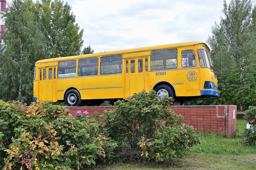 Памятник автобусу лиаз-677