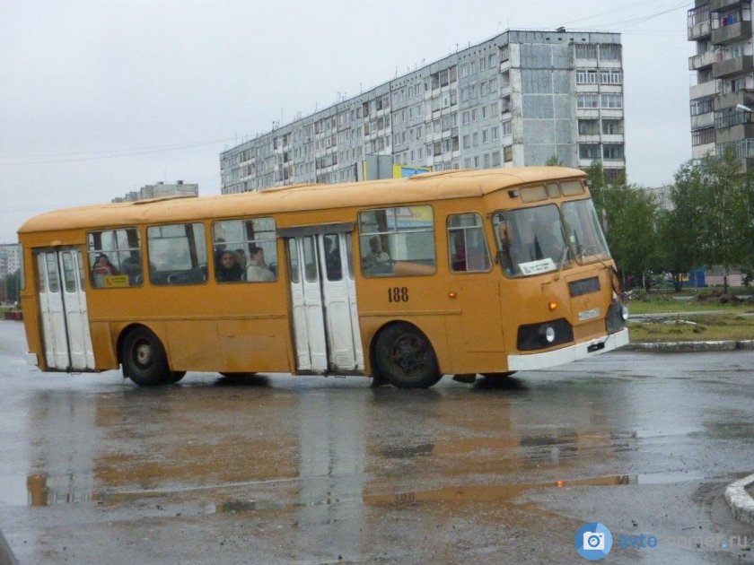 ЛИАЗ-677 автобус