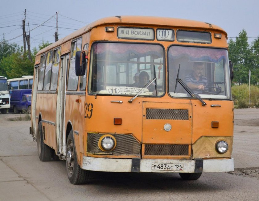 ЛИАЗ-677 автобус