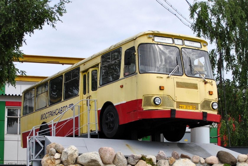 ЛИАЗ-677 автобус