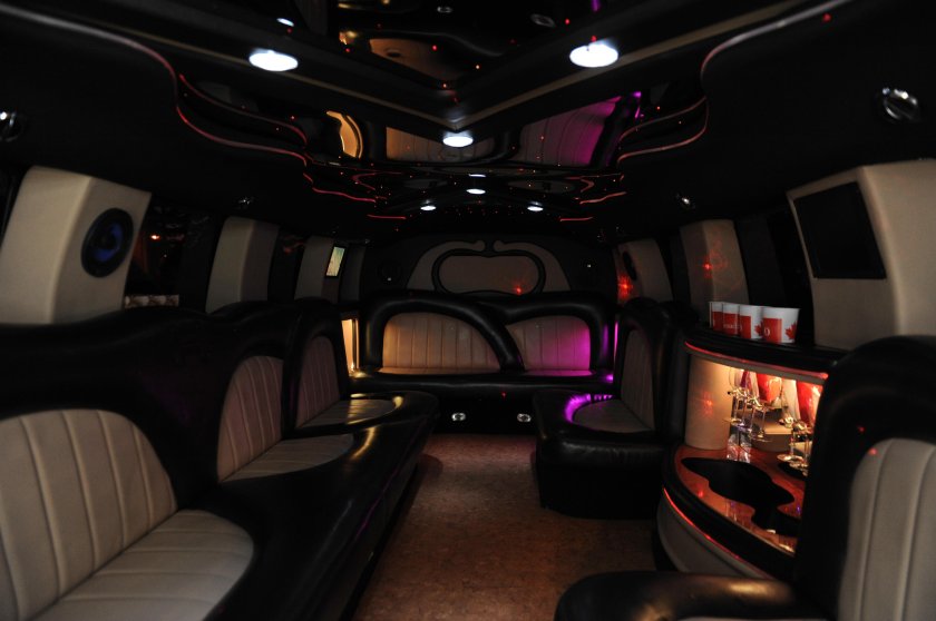 Лимузин Хаммер h2 черный салон