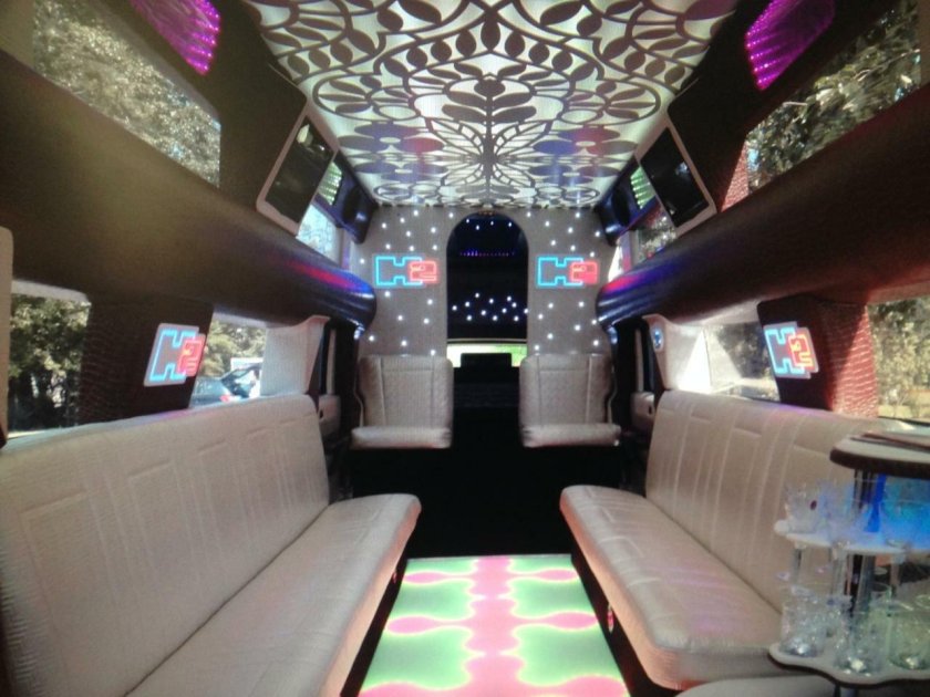 Лимузин Хаммер h2 двухэтажный