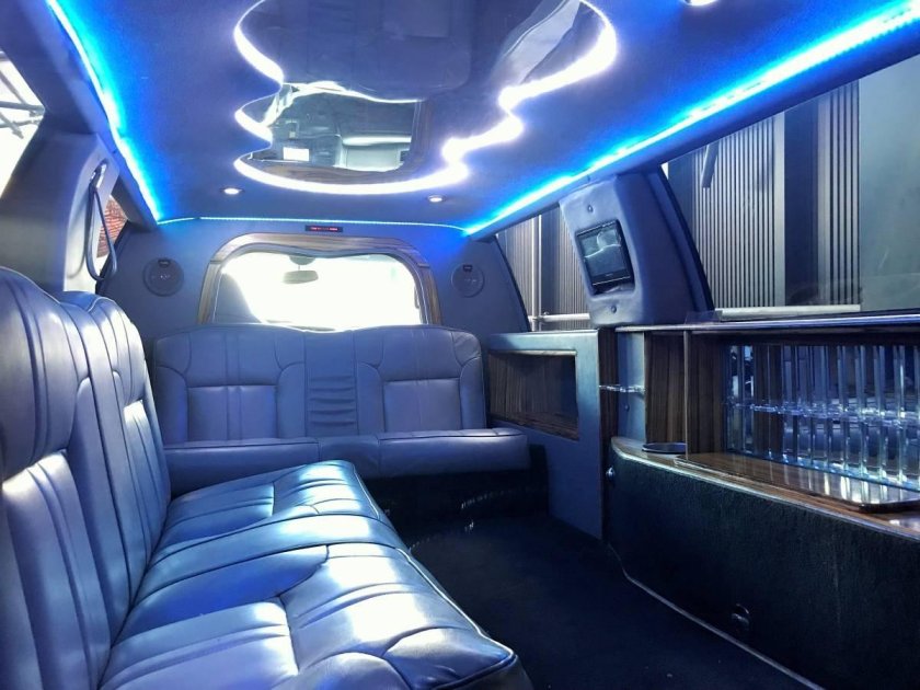 Лимузин Ford Excursion салон
