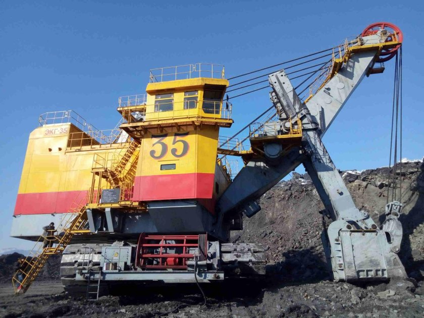 Карьерный экскаватор УЗТМ ЭКГ 35