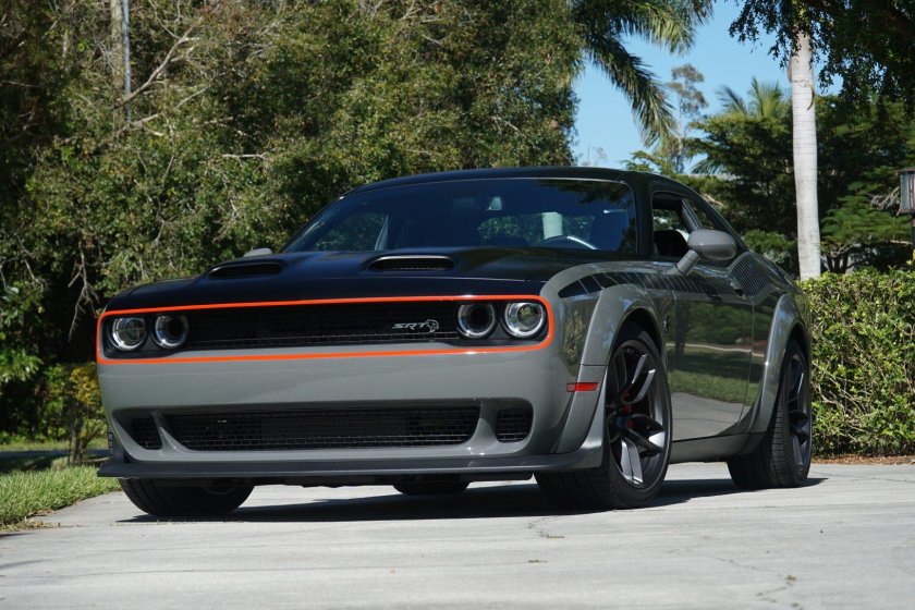Dodge challenger srt hellcat widebody