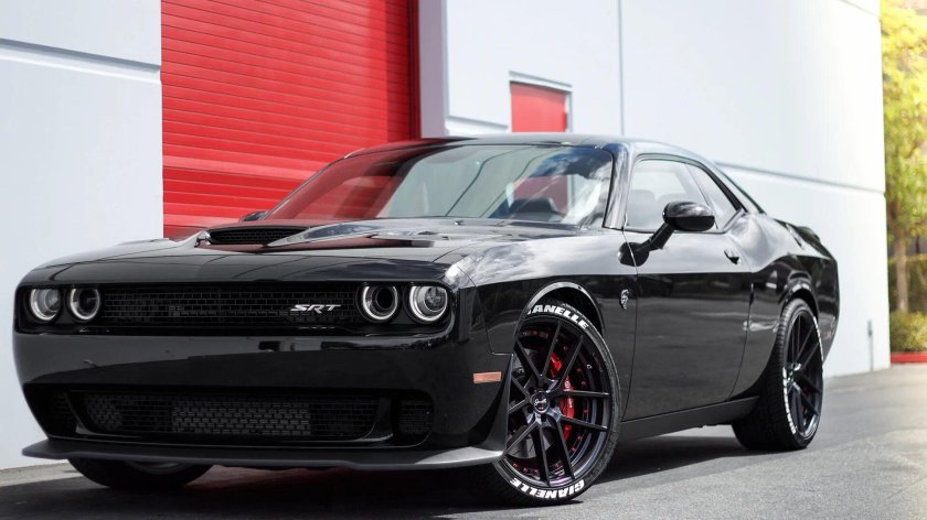 Dodge Challenger srt Hellcat