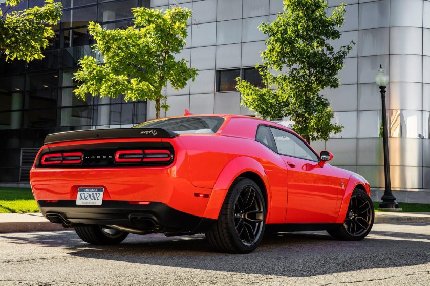 Dodge hellcat challenger