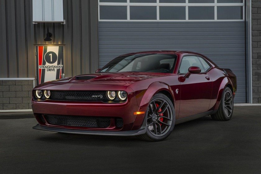 Dodge Challenger srt Hellcat 2021