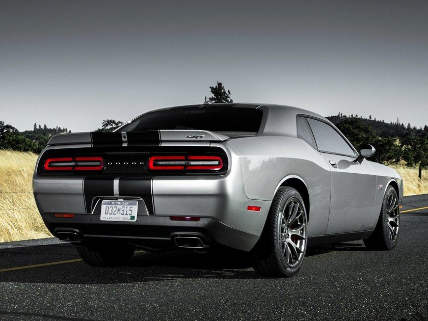 Dodge Challenger srt 392