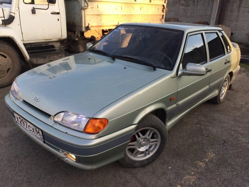 ВАЗ 2115 бело зеленый