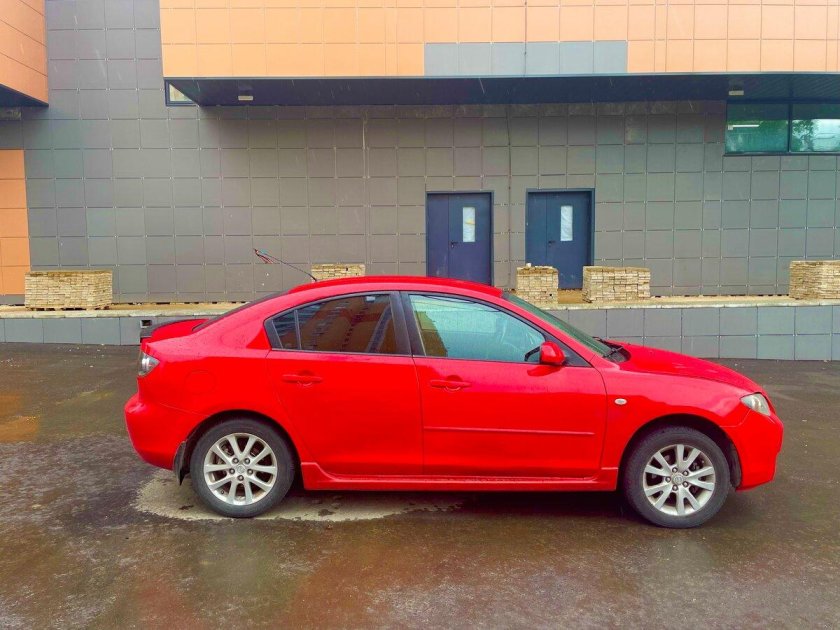 Мазда 3 БК седан красный металлик