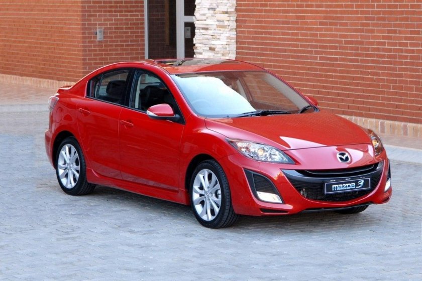 Мазда 3 красная