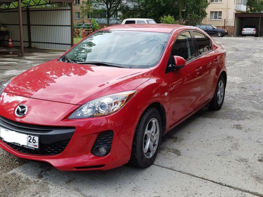 Mazda 3 2012 красная