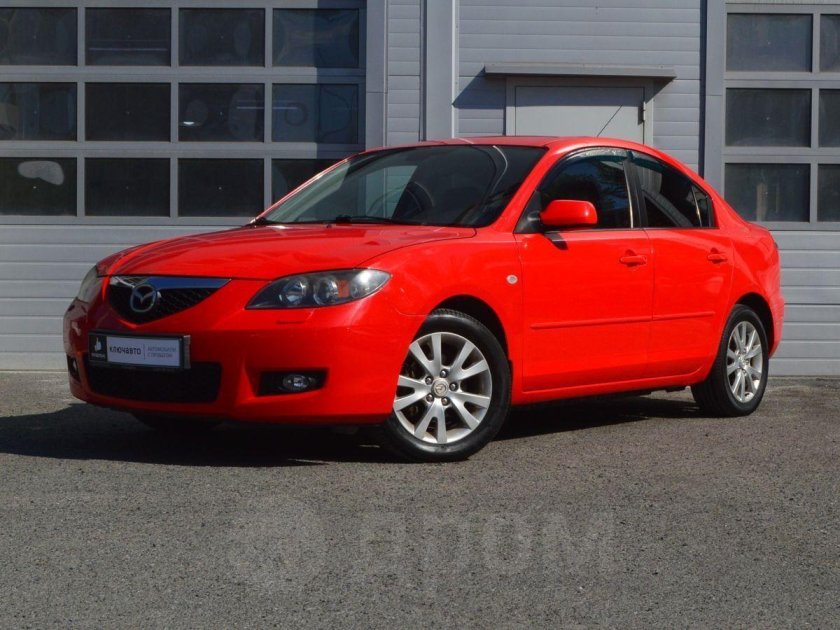 Мазда 3 красная седан