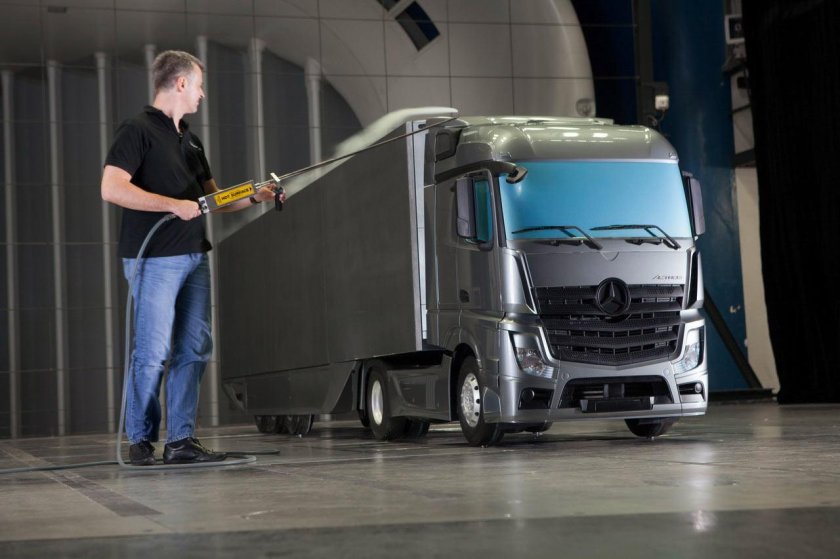 Mercedes aerodynamic Trailer