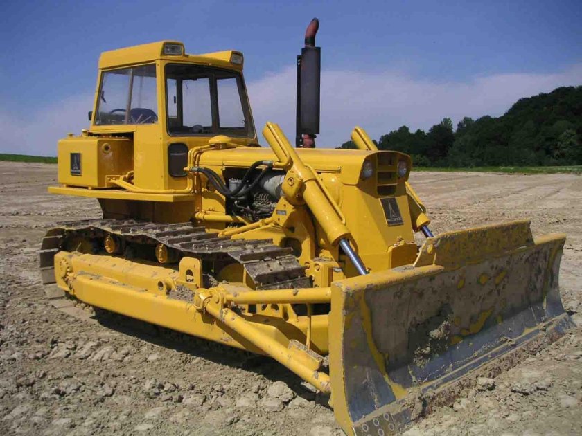 Колесный бульдозер комацу