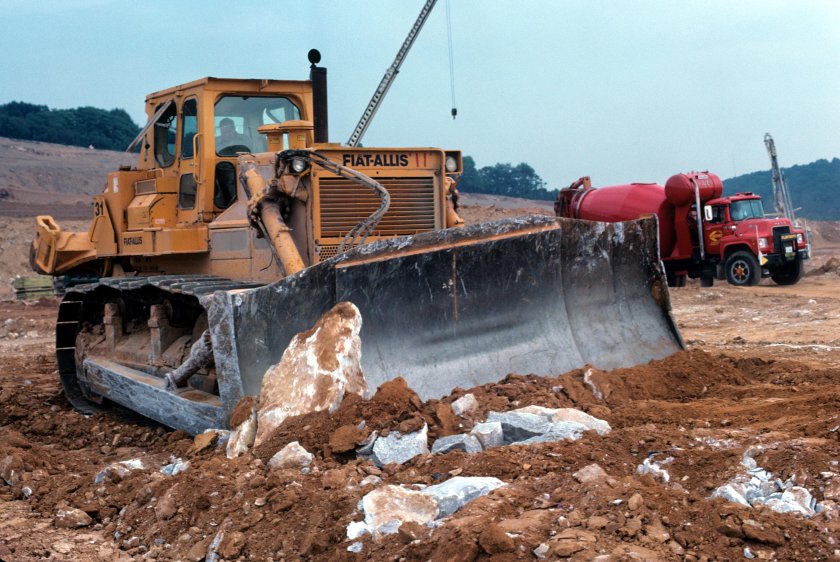 Бульдозер карьерный