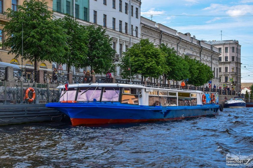 Теплоход Дюймовочка СПБ