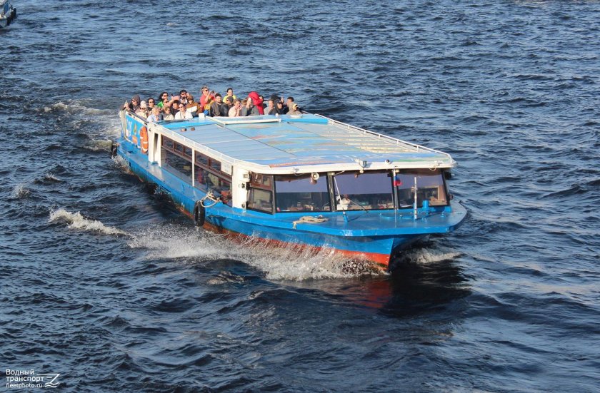Теплоход Рощинка СПБ