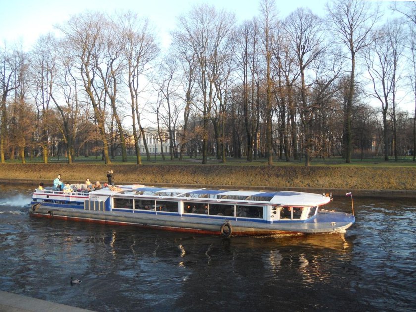 Прогулочный теплоход санкт-петербург