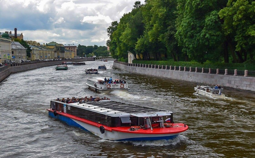 Речной трамвайчик в Санкт-Петербурге