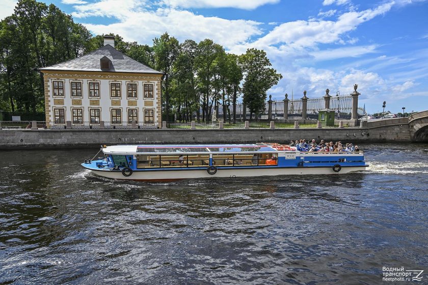 Теплоход Государь Санкт-Петербург