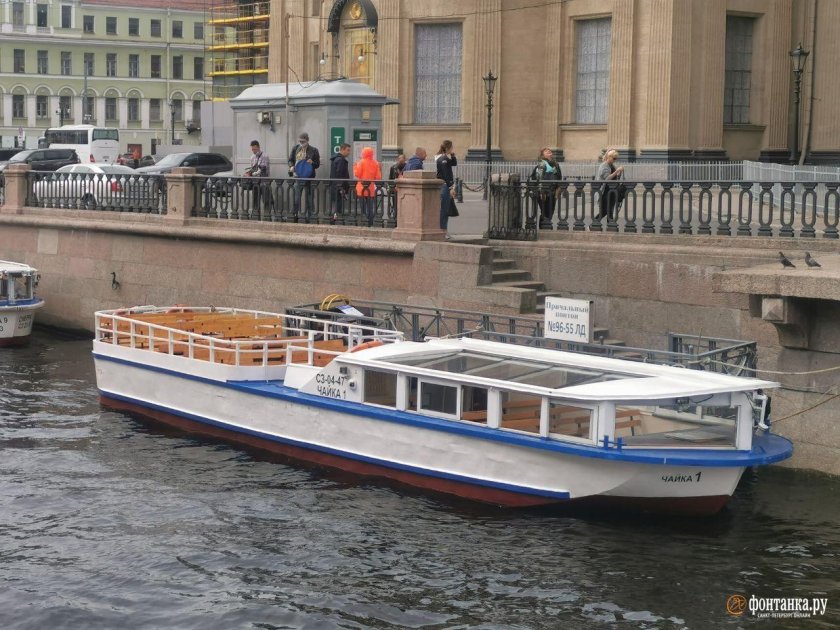 Речной трамвайчик в Санкт-Петербурге