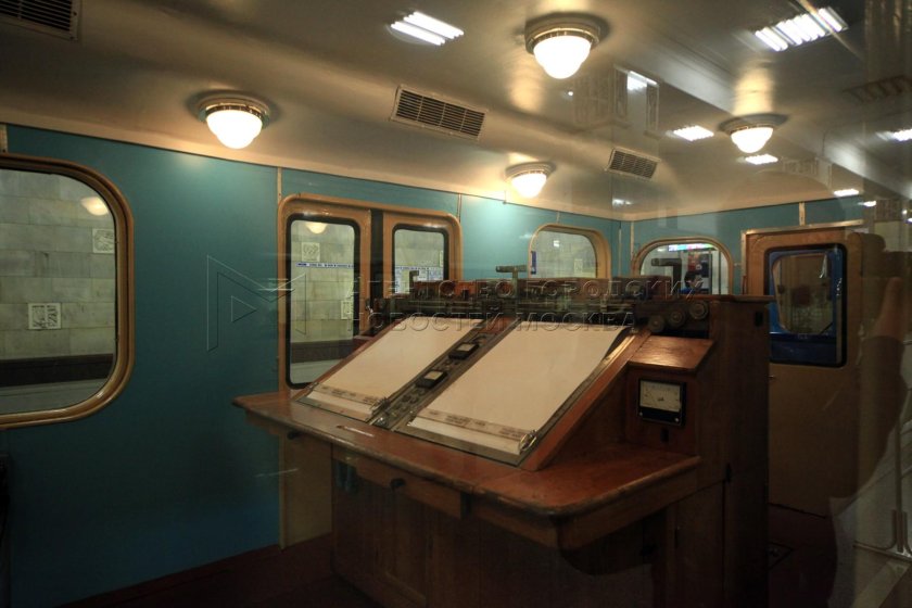 Выставка ретро вагонов метро