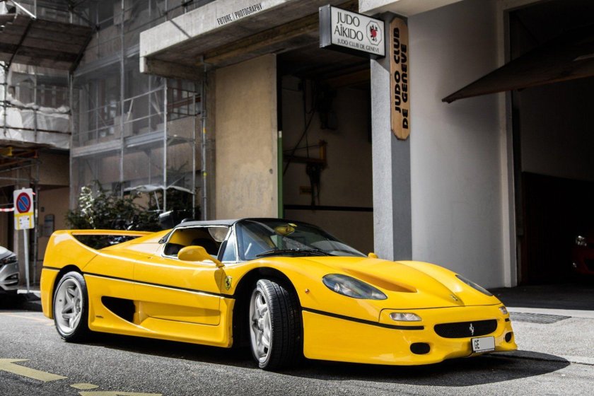 Ferrari f50 желтый