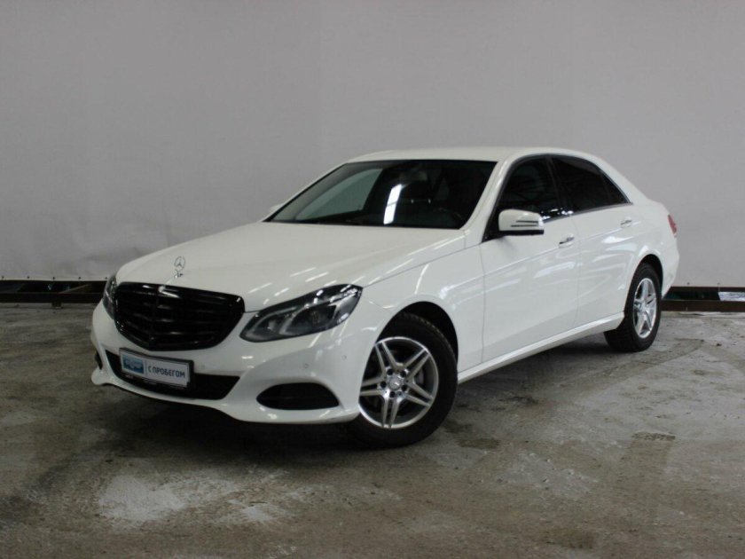 Мерседес Бенц е200 белый