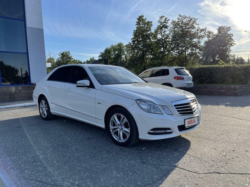Мерседес Бенц е200 2011