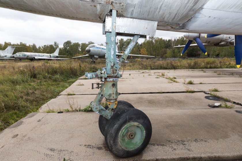 Ил-62 шасси